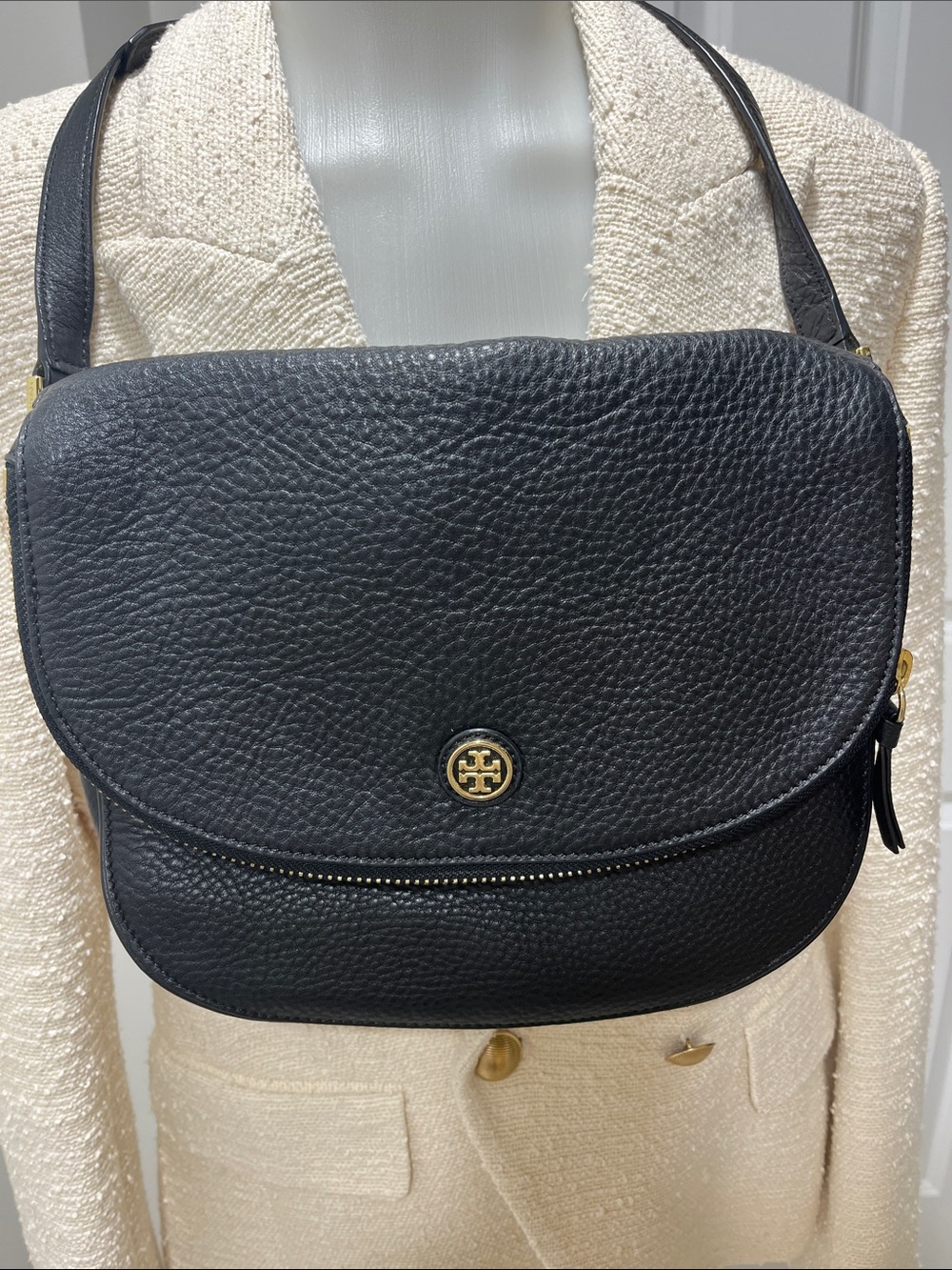 Tory Burch pebble leather -not your run of the mill crossbody. GORGEOUS classic!